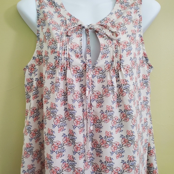 Collective Concepts | Flowy Floral Top with Lace - Picture 2 of 8